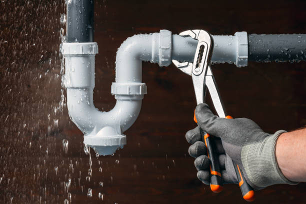 Professional Gas Line Repair technician working in Burrel, CA